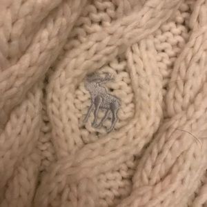 NWT Abercrombie cream knit scarf w faux fur poms